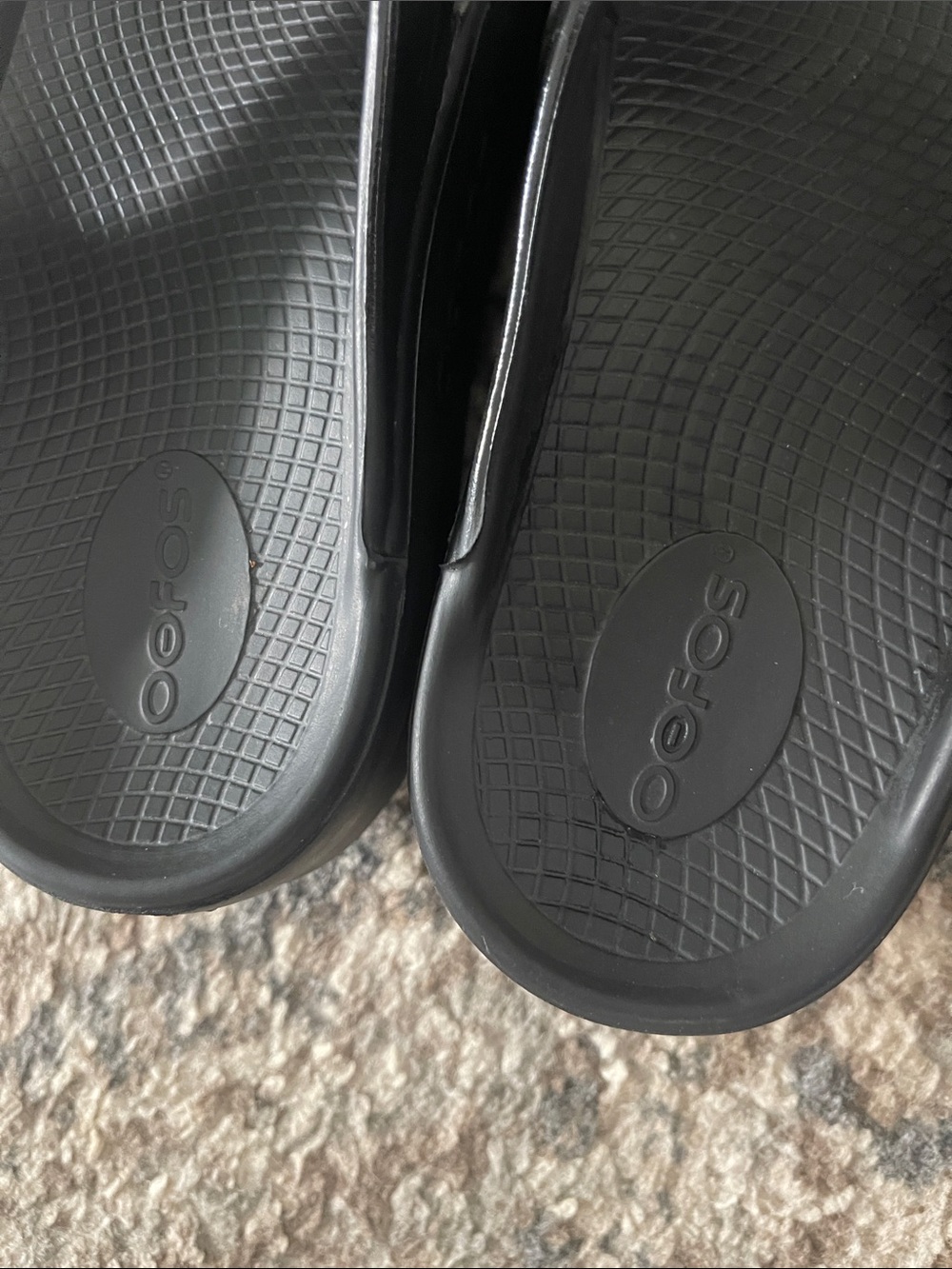 Oofos Oomega Oolala Recovery flip flops. Size 7 - Picture 4 of 7